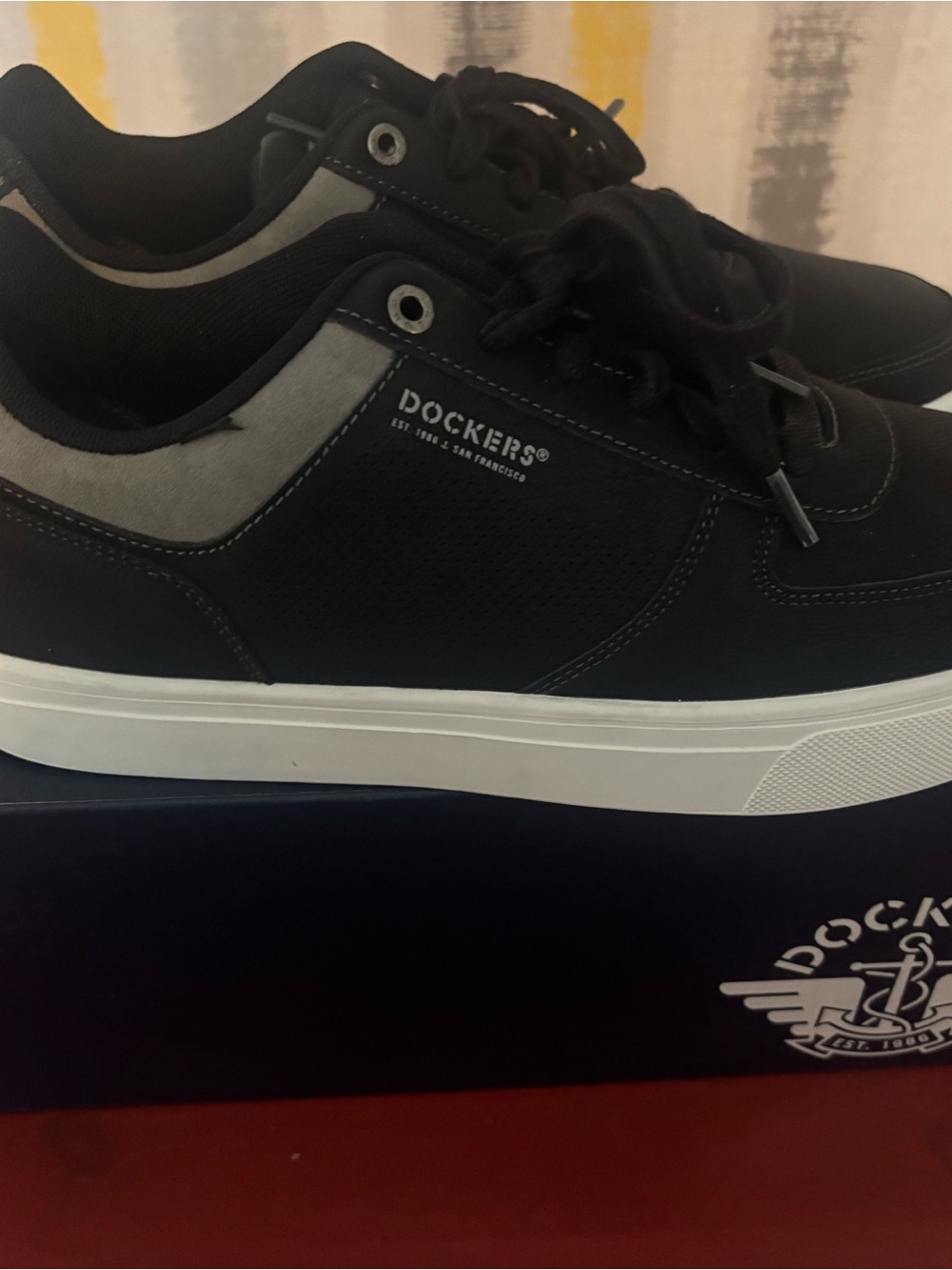 Dockers Men's Black and Gray Low-Profile Lace-Up Sneakers